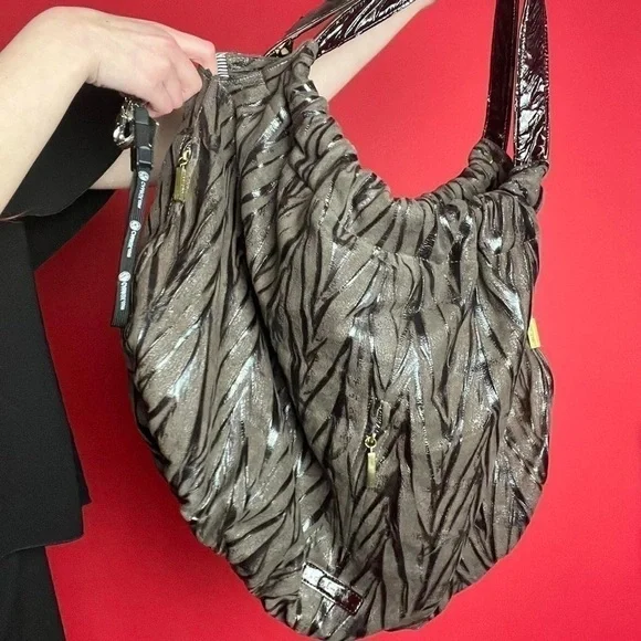 Big baggy animal print purse π€π€ββββββββββββββββββββ - Picture 2 of 4